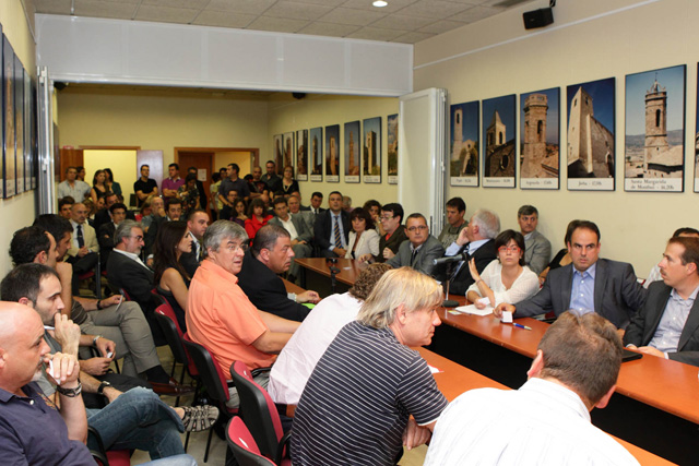 una gran representació d’alcaldes, regidors, diputats, expresidents de l’ens comarcal i representants institucionals de la societat civil