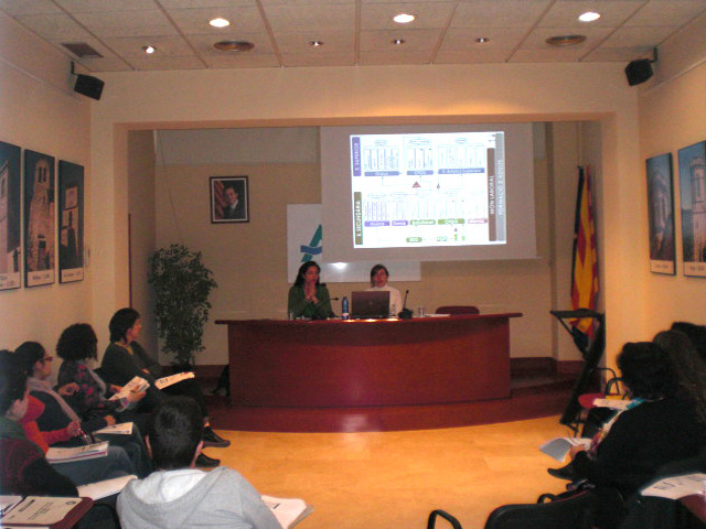 Una sessió del Consell Comarcal proporciona als professionals eines i recursos per informar i orientar els joves en qüestions acadèmiques