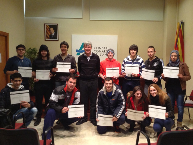 Els alumnes participants a la primera edició del programa ‘Joves per l’Ocupació’ reben els certificats
