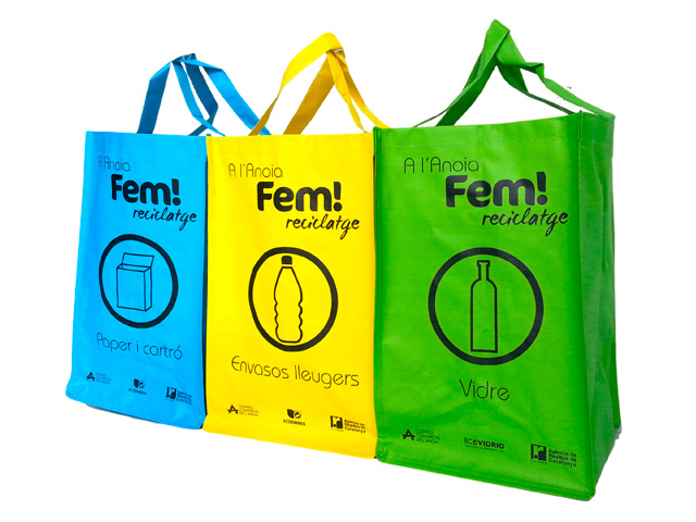 El Consell vol trencar tòpics entorn el reciclatge i reparteix díptics i bosses especial de recollida selectiva