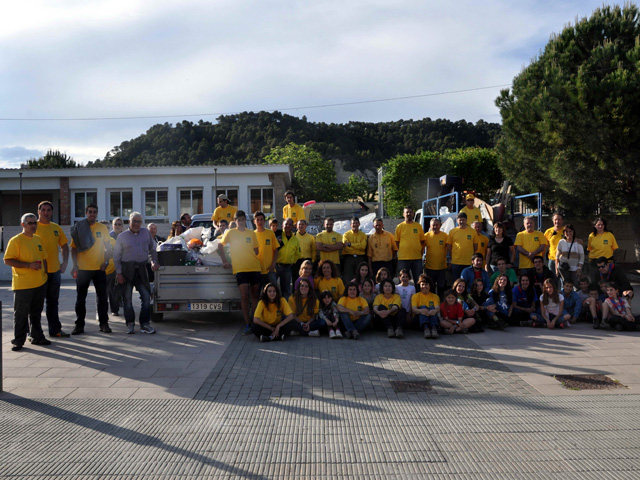 Castellolí se suma a la iniciativa “Let’s Clean up Europe” El Consell Comarcal col·labora amb la recollida de la brossa